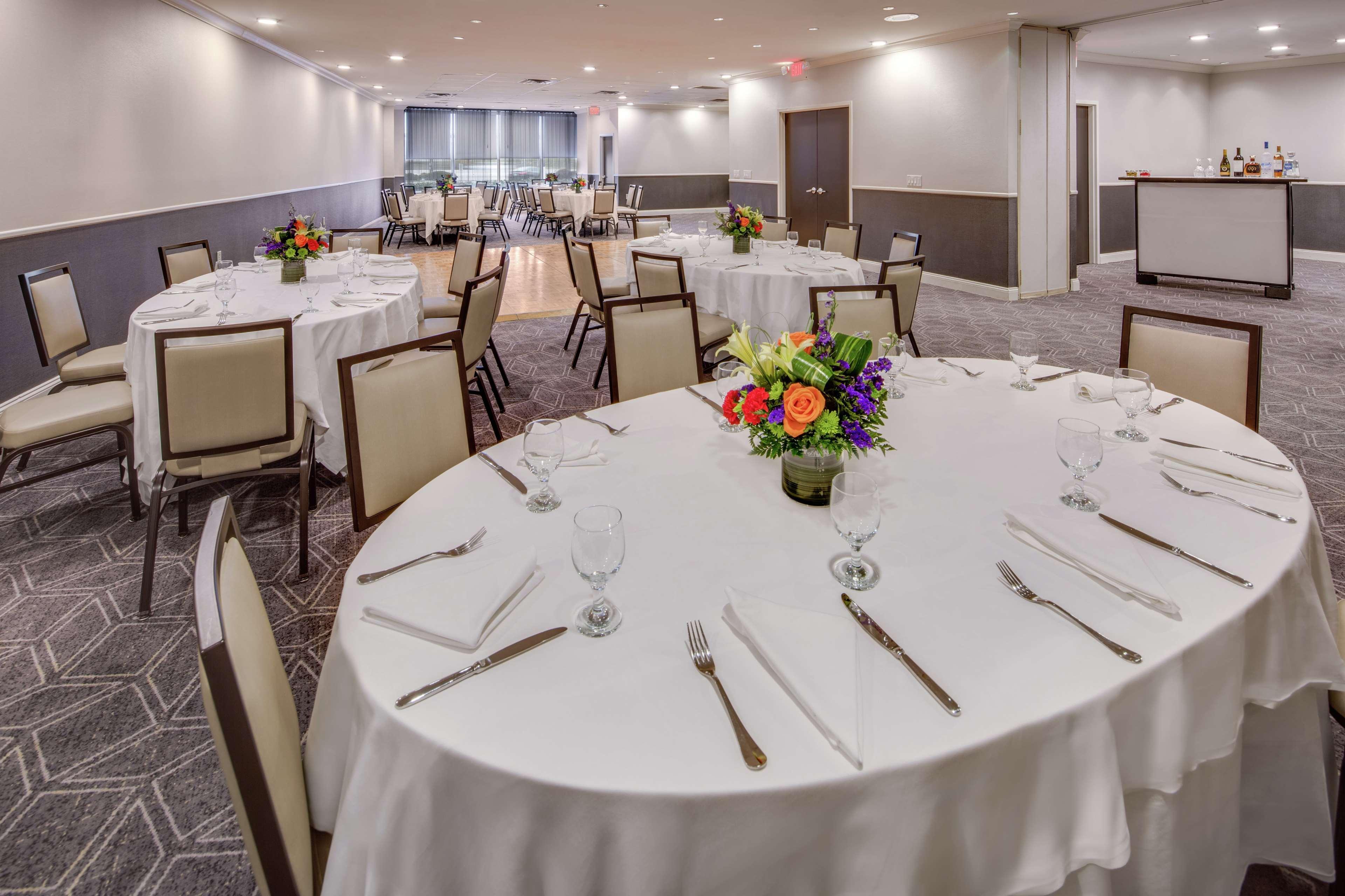 Hilton Newark Airport 3*