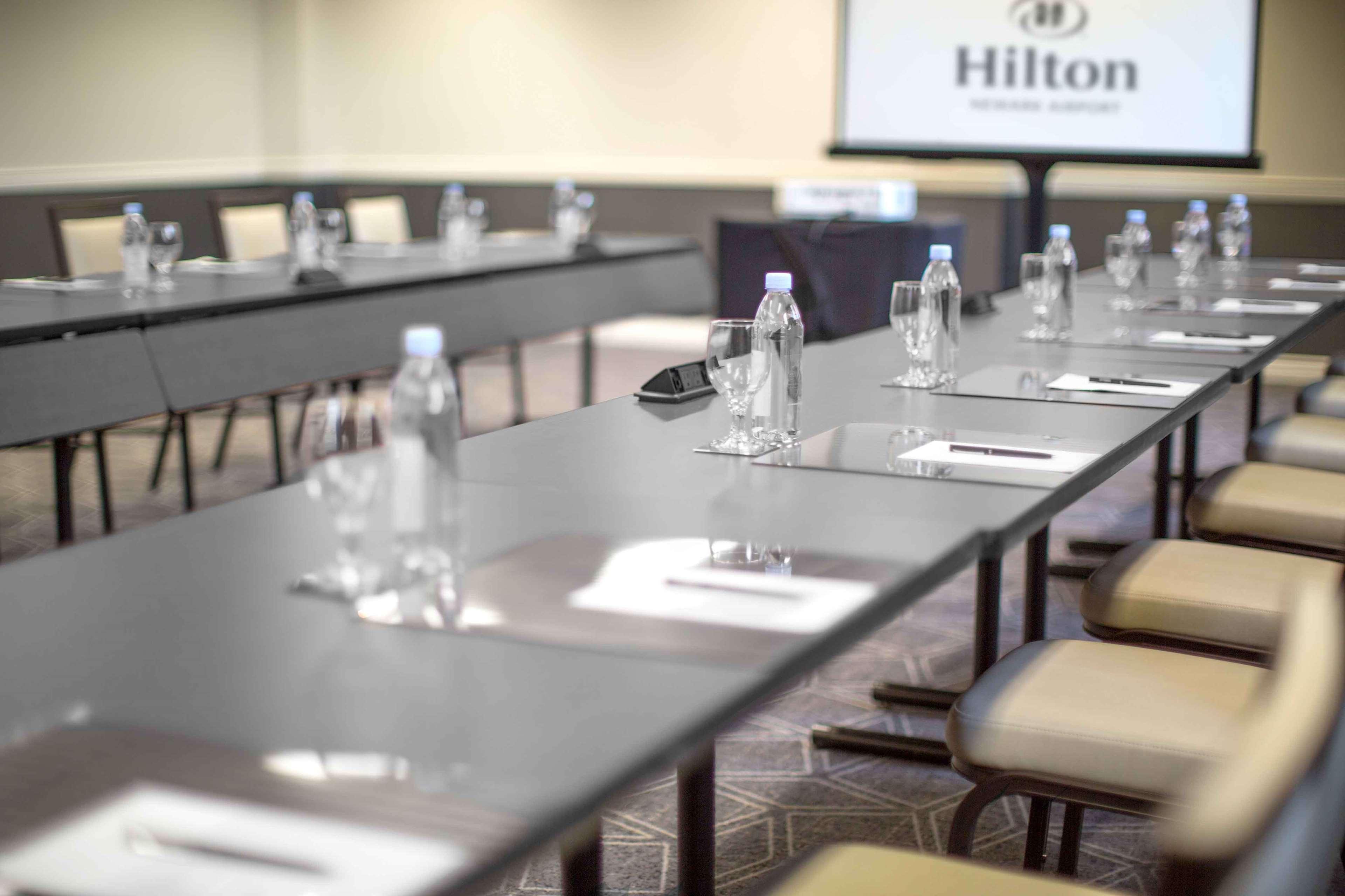 Hilton Newark Airport 3*